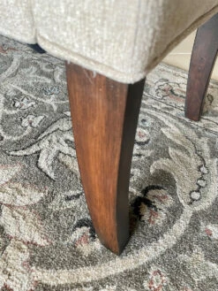 Tufted High Side Bench Off White 13 Tufted High Side Bench Off White -Christmas Decoration 23081TT Leg 70672.1630679468