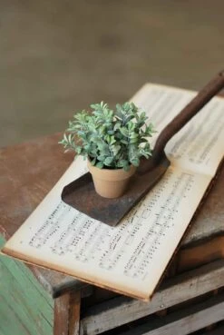 6" Gatehouse Herb Pot, No 1